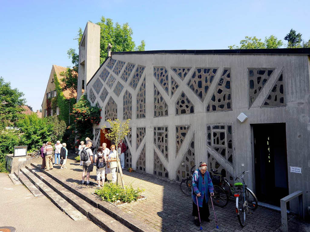 BZ-Leserinnen und Leser erkunden die Matthias-Claudius-Kapelle bei der BZ-Ferienaktion.