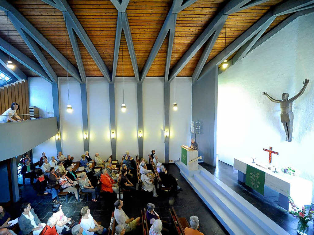 BZ-Leserinnen und Leser erkunden die Matthias-Claudius-Kapelle bei der BZ-Ferienaktion.