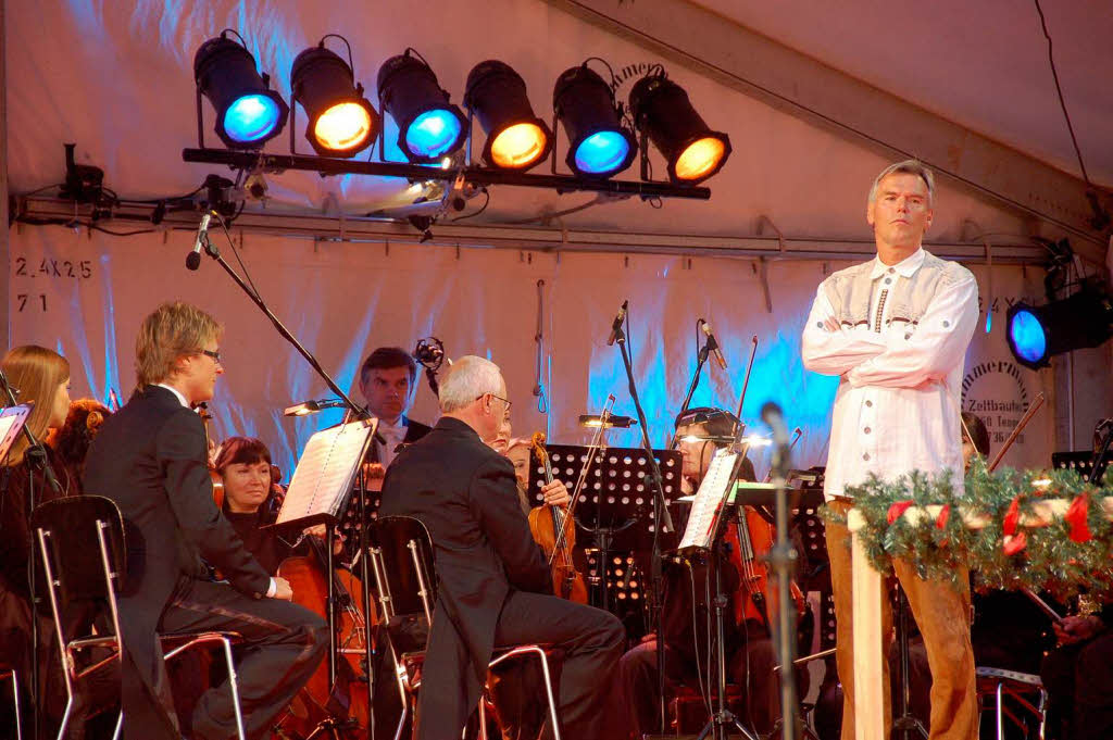 Der knstlerische und musikalische Leiter Wilhelm Keitel mit dem Minsk Orchestra