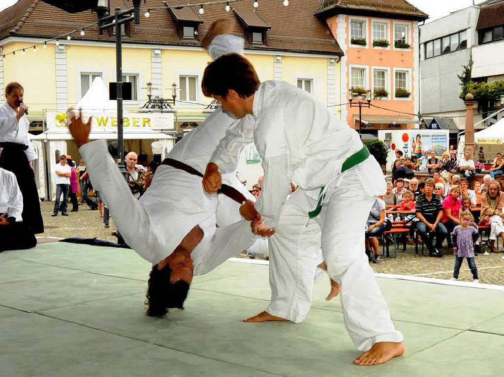 Aikido begeisterte die Zuschauer auf dem Marktplatz