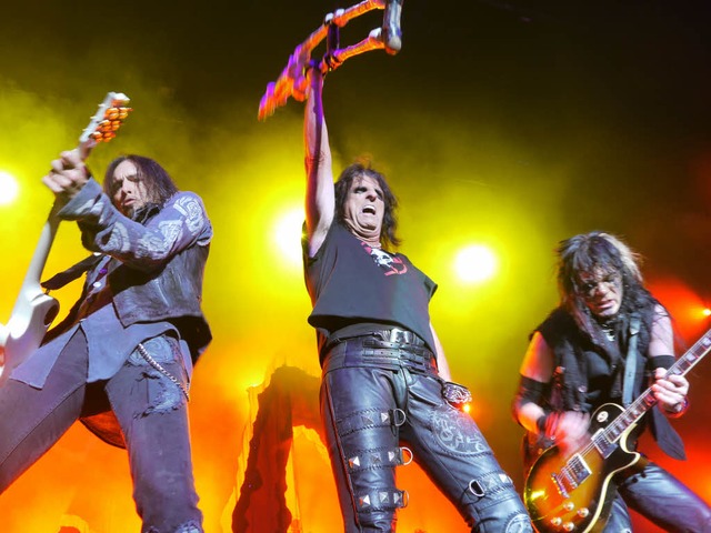 Alice Cooper, der Grndervater des Sch...der Veteran mit seiner Band in Colmar.  | Foto: Peter Disch