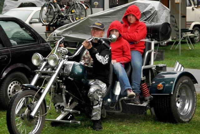 Hunderte Trike-Fahrer feiern in Neuenburg