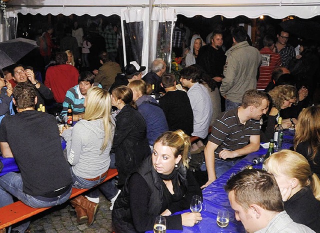 Gute Stimmung trotz Regen auf dem Weinfest Emmendingen  | Foto: Markus Zimmermann-Drkop