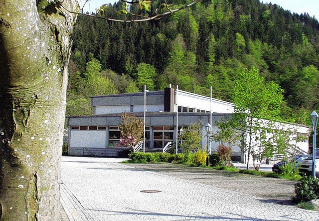 Die sanierung der Atzenbacher Halle ko...hrigen Tour de Zell ein Bild machen.   | Foto: Paul Berger