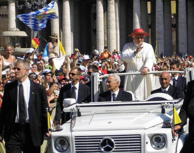 Ein Bild vom Papst schossen die Weiler Ministranten.   | Foto: Privat