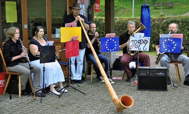 Kathrin Keller, Beate Klein, Dani Webe...s spielten vor dem Hirschgartenhsli.   | Foto: Kirsten Lux