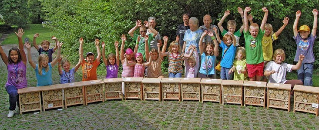 Die Kinder mit ihren selbstgebauten Wi...Marlene Wettstein und Hans Wettstein.   | Foto: Heinz Vollmar