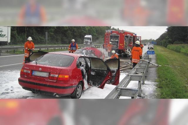 Pkw brennt auf der A 5 aus