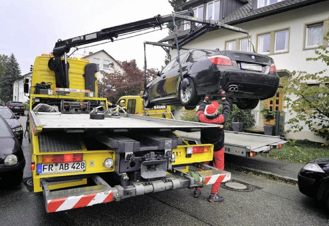 Ein Foto aus der vergangenen Saison: A...kten Autos in der Strae Im Haltinger   | Foto: Thomas Kunz