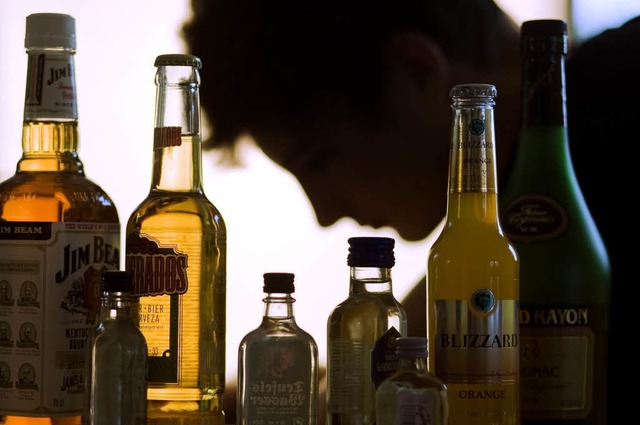 Jugend und Alkohol: Ein Problem, auch ...g an alkoholische Getrnke ran kommen.  | Foto: dpa