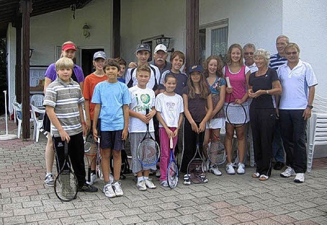 Mit einem Freundschaftsspiel in Rmmin...chwuchs des TC Hochblauen die Saison.   | Foto: Rolf-Dieter Kanmacher