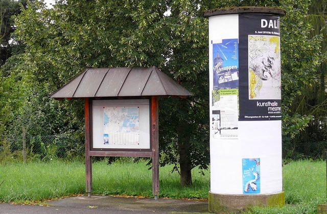 Infotafel und Litfasssule mssen umziehen.   | Foto: Alfred Arbandt