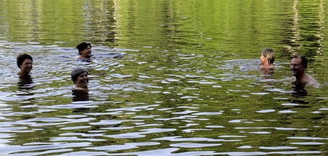 Feriengste und Einheimische beim Frhschwimmen im Schlchtsee Grafenhausen.   | Foto: Wilfried Dieckmann