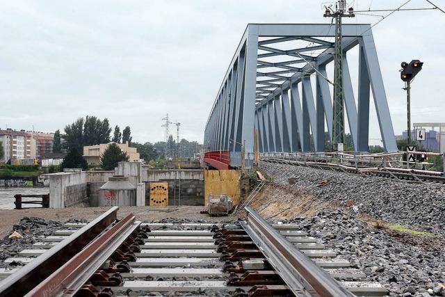 Sperrung der Rheinbrcke fr Zge