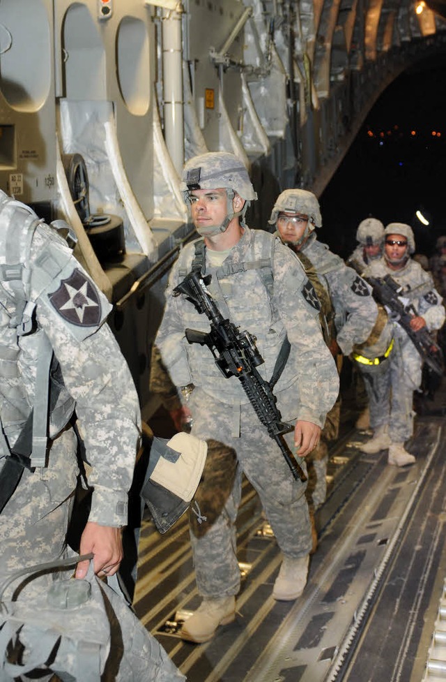Mitglieder der 4. Stryker-Brigade mars...urde von der US-Armee verffentlicht.   | Foto: Afp