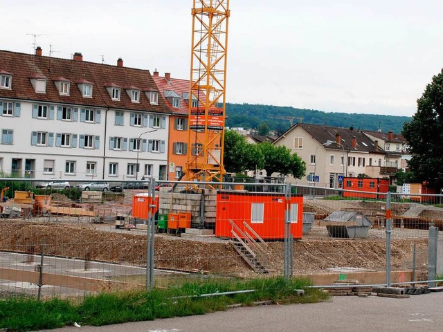 Der Niederfeldplatz wird bebaut. Die g...en  Parkpltze dort sind weggefallen.   | Foto: Maja Tolsdof