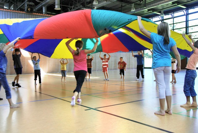 Farbenfrohes Bild, frhliche Mitmacher...e bei der Riegeler Ferienspielaktion.   | Foto: Roland Vitt