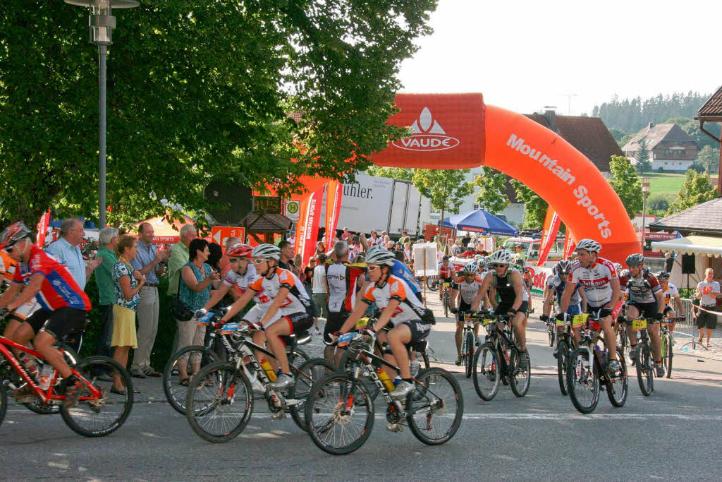 Start in Grafenhausen zur Schlussetappe in Richtung Feldberg Start in Grafenhausen zur Schlussetappe in Richtung Feldberg