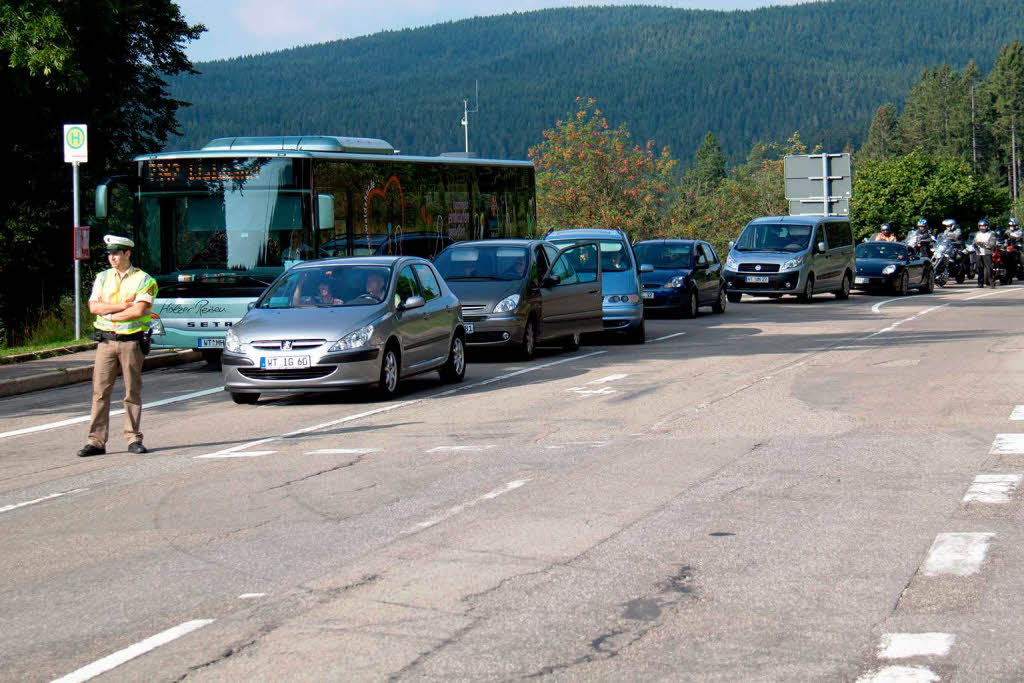 Start in Grafenhausen zur Schlussetappe in Richtung Feldberg. Die Rothauskreuzung wurde von der Polizei gesperrt Start in Grafenhausen zur Schlussetappe in Richtung Feldberg. Die Rothauskreuzung wurde von der Polizei gesperrt
