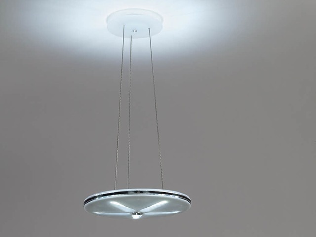 Eine  von der Freiburger Firma Spectral entwickelte LED-Pendelleuchte.    | Foto: spectral