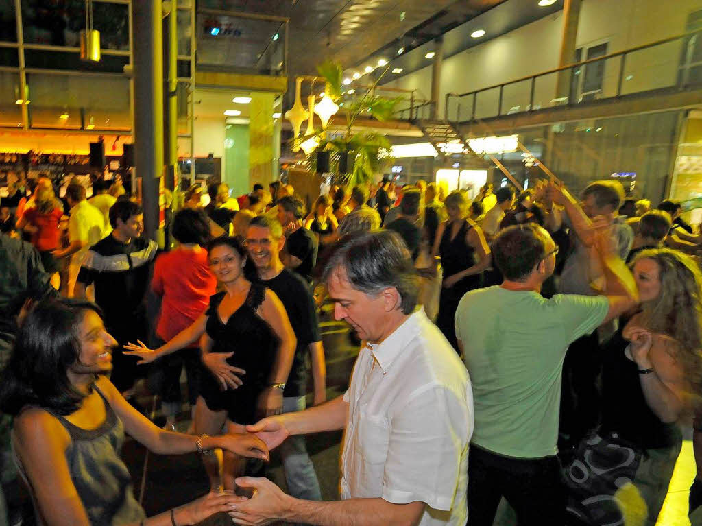 Mit sdamerikanischer Tanzmusik bis in die frhen Morgenstunden gibt die Salsanacht im Hauptbahnhof ihr Comeback.