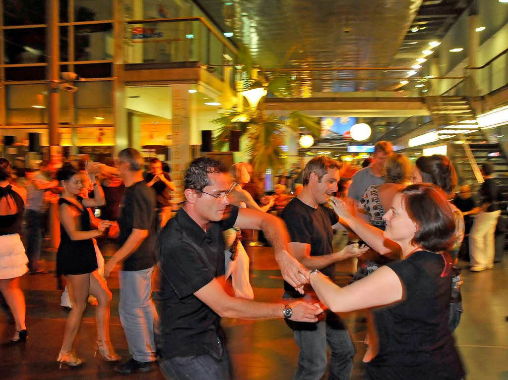 Mit sdamerikanischer Tanzmusik bis in die frhen Morgenstunden gibt die Salsanacht im Hauptbahnhof ihr Comeback.