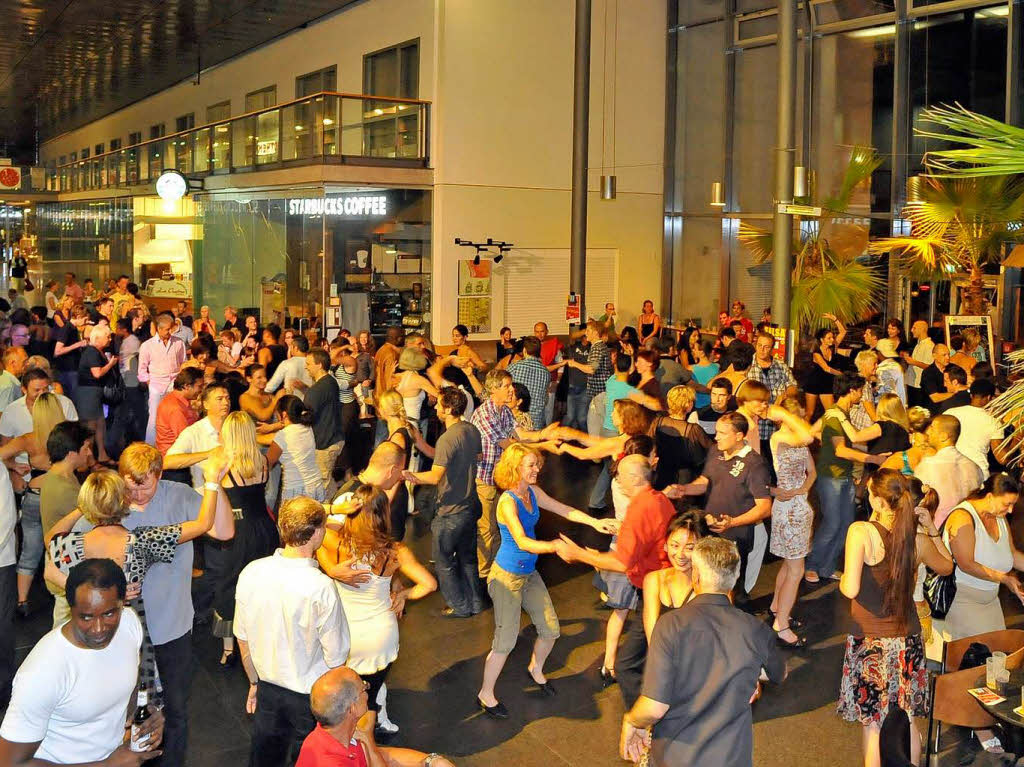 Mit sdamerikanischer Tanzmusik bis in die frhen Morgenstunden gibt die Salsanacht im Hauptbahnhof ihr Comeback.