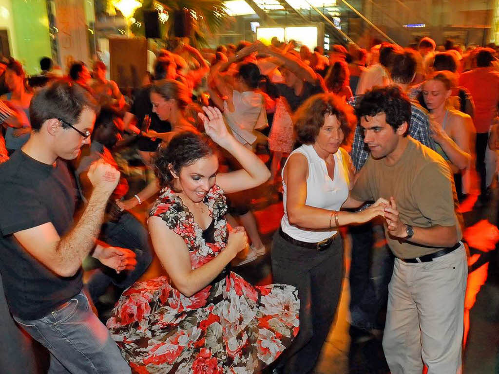 Mit sdamerikanischer Tanzmusik bis in die frhen Morgenstunden gibt die Salsanacht im Hauptbahnhof ihr Comeback.