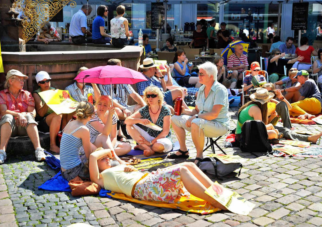 Protest gegen lngere Laufzeiten fr Kernkraftwerke - mit Liegestuhl und Sonnenschirm