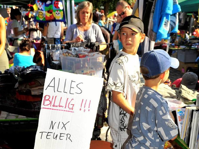 Mildes Sptsommerwetter sorgte fr ein...indersachenflohmarkt der Spielspirale.  | Foto: Erggelet