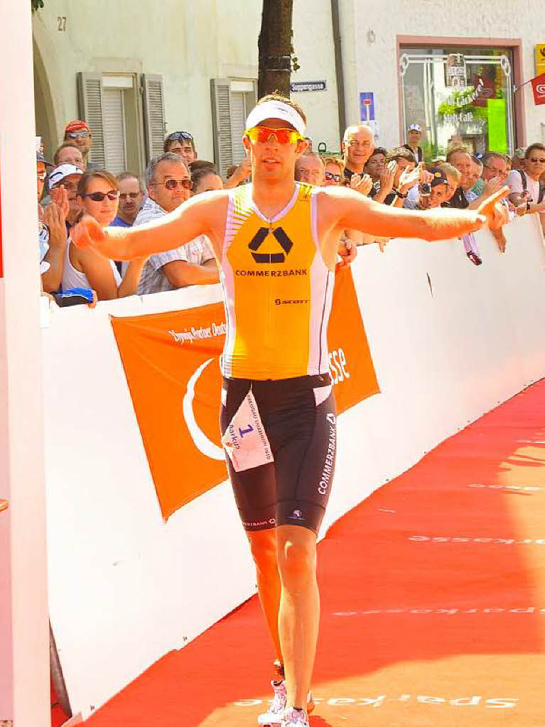 Markus Fachbach vom Team Commerzbank gewann den 20. Internationalen Breisgau-Triathlon in 3.59:50,4 Stunden.