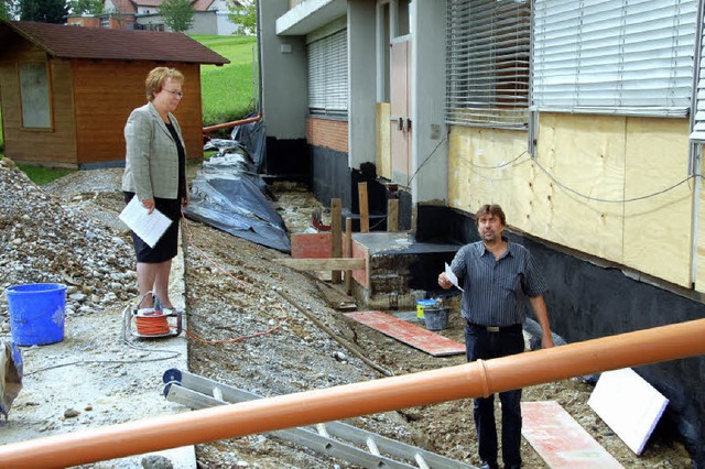 Begonnen haben die Arbeiten zur  Sanie...hael Herbstritt machen sich ein Bild.   | Foto: Pia Grttinger