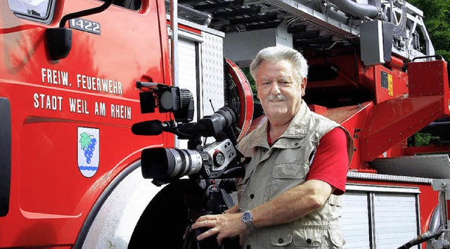 Dieter Zbelin bei den Dreharbeiten zu...mentarfilm ber die Weiler Feuerwehr.   | Foto: merstetter