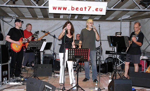 &#8222;Beat 7&#8220; rockten das Somme... Hock der Frsche-Clique in Hllstein.  | Foto: hans-jrgen hege