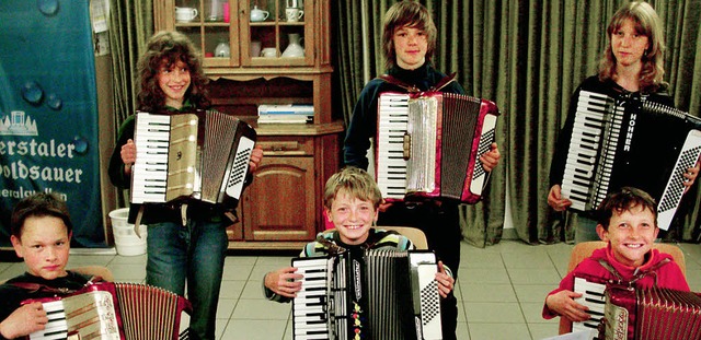 Die Zglinge des Akkordeon-Orchesters ...zeigten kurz vor den Ferien ihr Knnen  | Foto: Privat