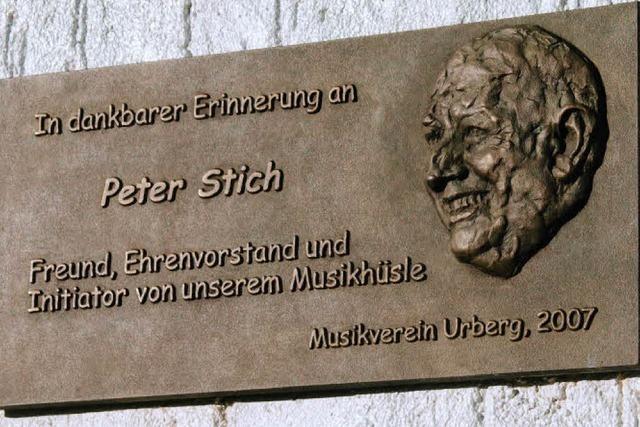 Eine Bronzetafel zu Ehren Peter Stichs