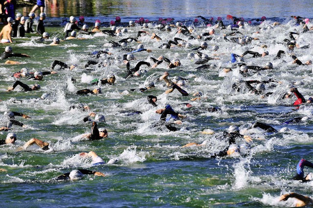 Spritziger Auftakt beim Breisgau Triathlon    im Riegeler Mllersee.  | Foto: Murst