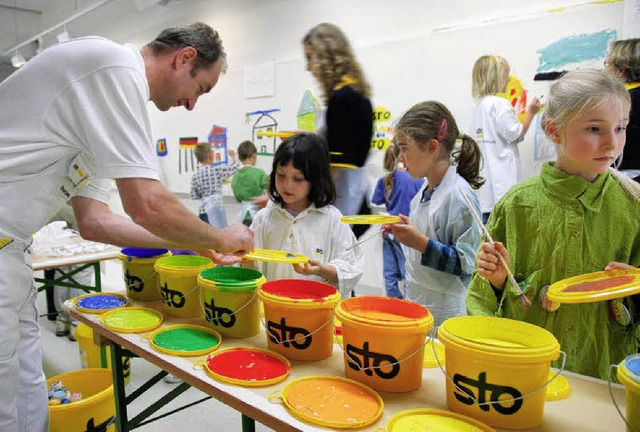 90 Kinder erkundeten im Rahmen des Kin...ihrer Kreativitt freien Lauf lassen.   | Foto: Sto AG