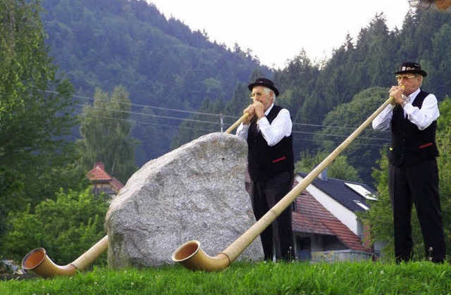 Passen durchaus gut in die Landschaft:...arzell vor der Kulisse des Stockbergs.  | Foto: Rolf-Dieter Kanmacher