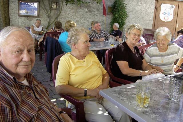 Um den Brunnen herum sitzt sich's gemtlich