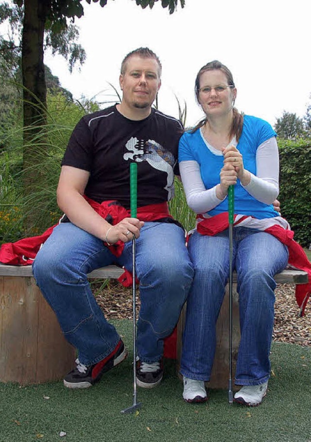Ehepaar Zender auf der Minigolfanlage  | Foto: Christian Nick