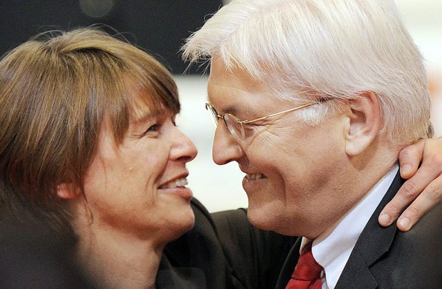 Elke Bdenbender und Frank-Walter Steinmeier (2008)  | Foto: ddp