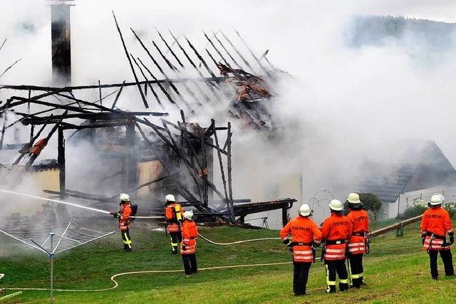Fotos: Feuer zerstrt Bauernhof in Rickenbach