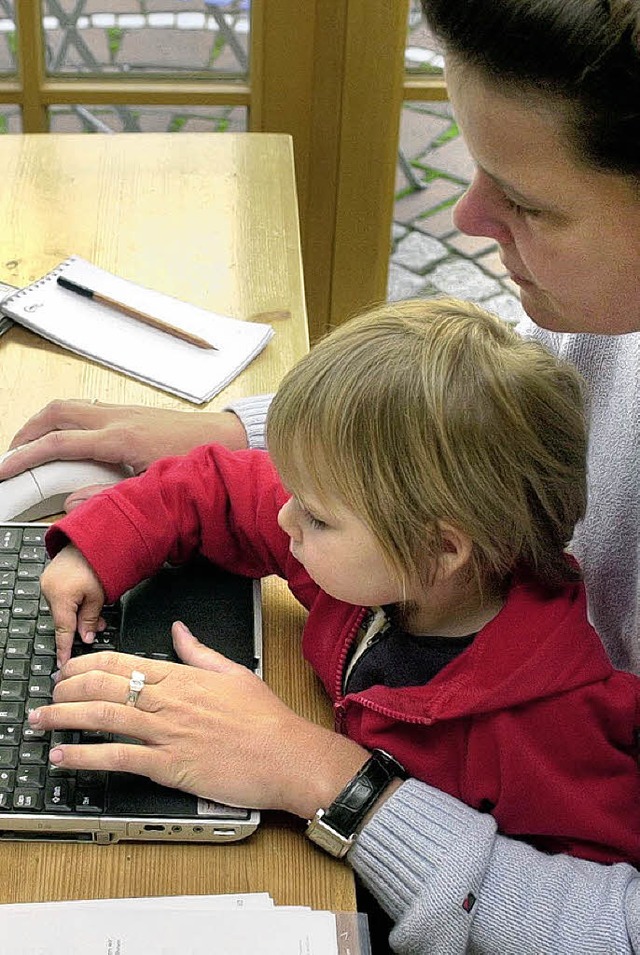 Als Mutter berufsttig zu bleiben, ist oft noch schwierig.  | Foto: DPA