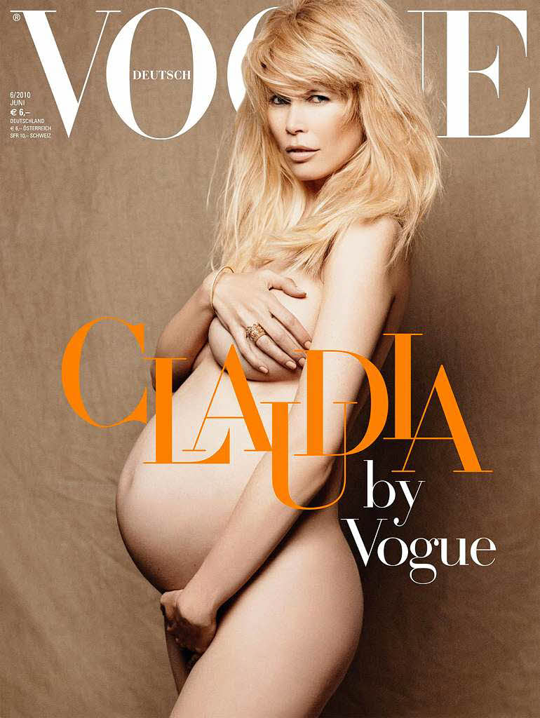 Kurz vor der Geburt ihrer Tochter im Mai 2010 lie sich Claudia Schiffer nackt fr das Cover der deutschen Vogue fotografieren.