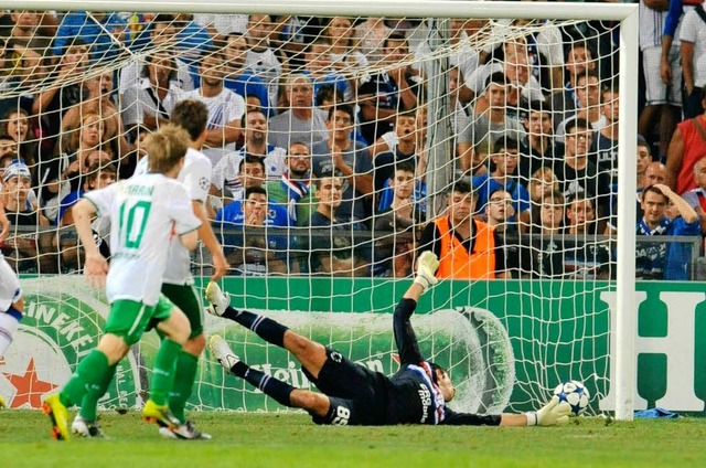 Der Moment der Entscheidung: Claudio P...um 2:3 im Tor von Sampdoria Genua ein.  | Foto: dpa