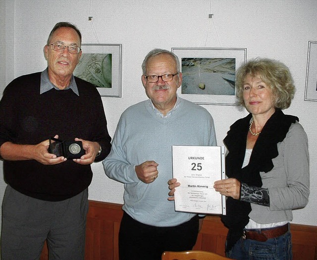 Fr 25-jhrige Mitgliedschaft in der F...eidi Thron die Theodor Heuss-Medaille.  | Foto: Privat