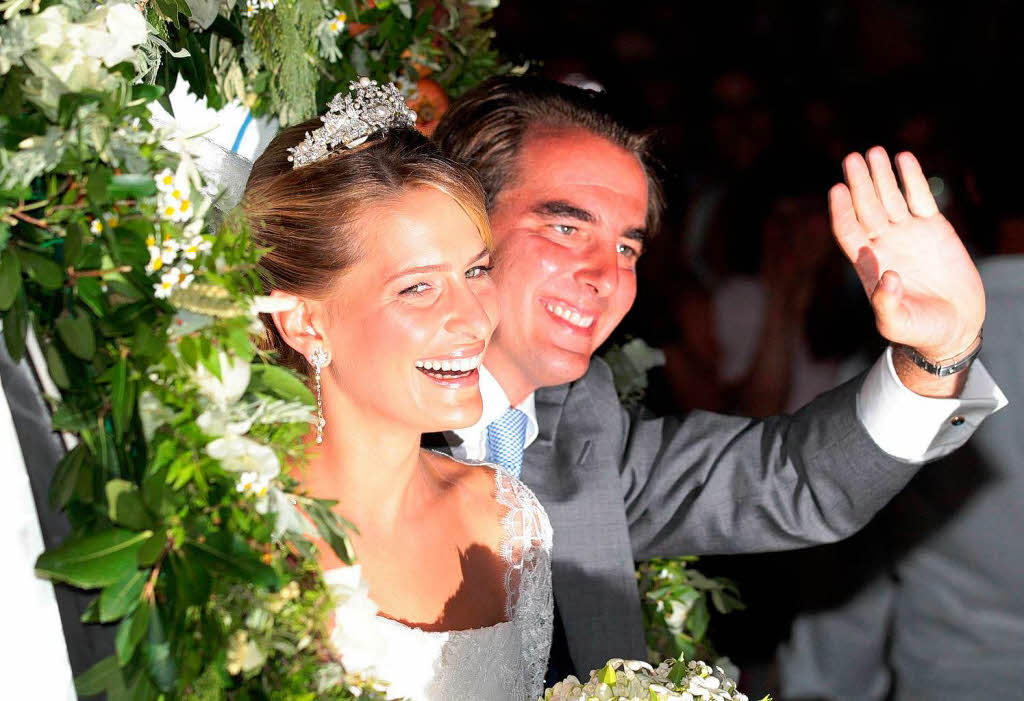 Die frisch Vermählten grüßen: Nikolaos und Tatiana Blatnik nach der Trauung. Die frisch Vermählten grüßen: Nikolaos und Tatiana Blatnik nach der Trauung.