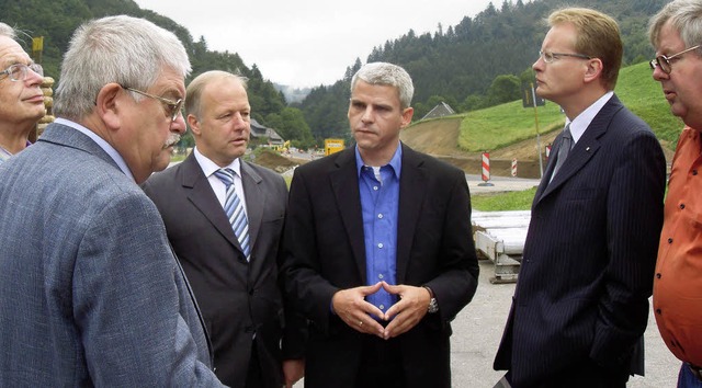 Patrick Rapp (Dritter von rechts) erl...er Wei (links) und Thomas Drflinger.  | Foto: sonje schwennsen