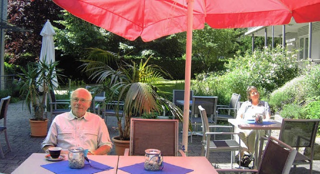 Kaffee im Grnen &#8211; das bietet je...hle&#8220; in ihrem neuen Gartencaf.   | Foto: Ingrid Jennert